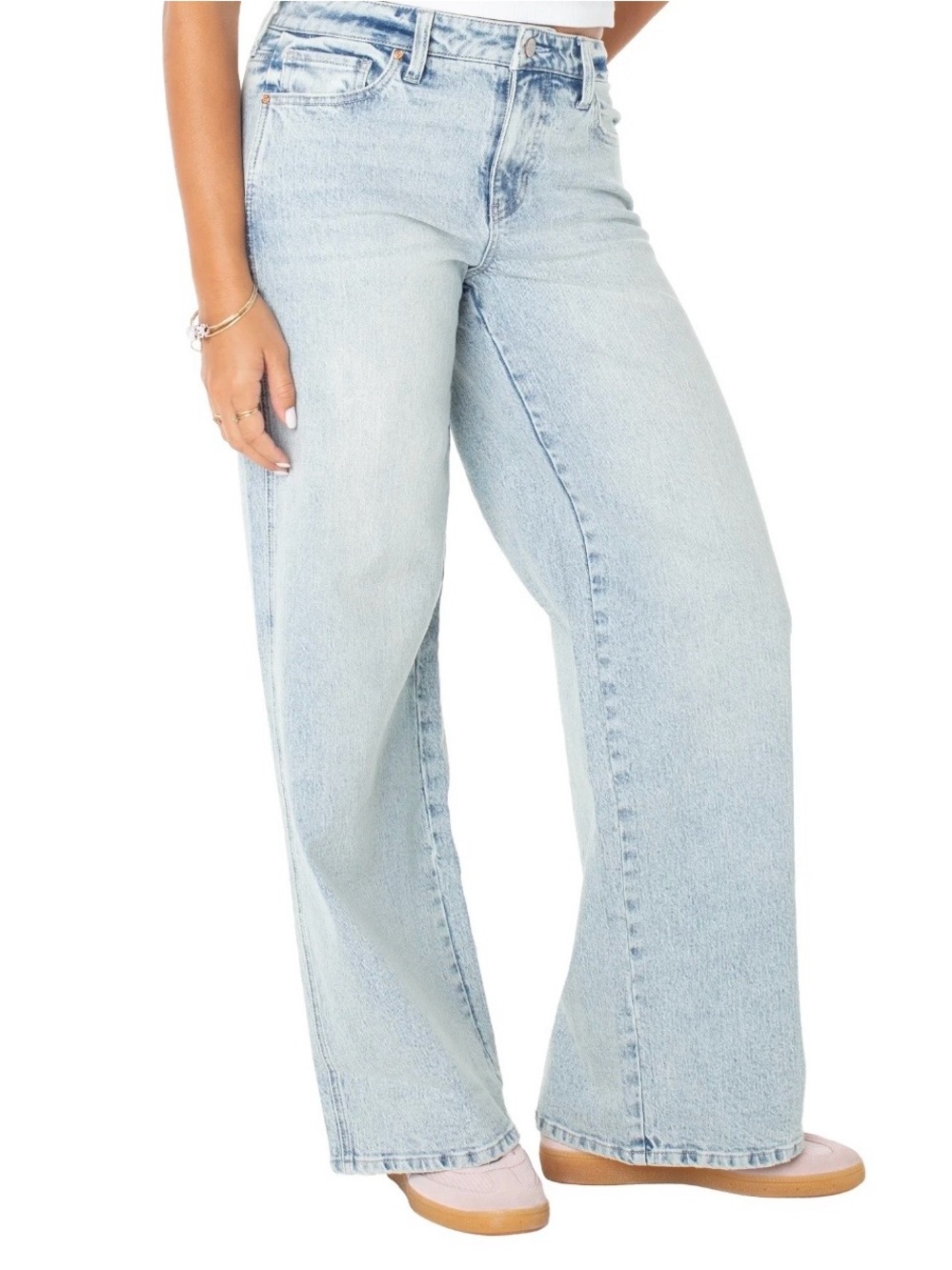 Light Wash Wide Leg Women’s Jeans